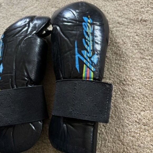 Century Tracer Size Youth Small Martial Arts Sparring Gloves - Picture 3 of 7